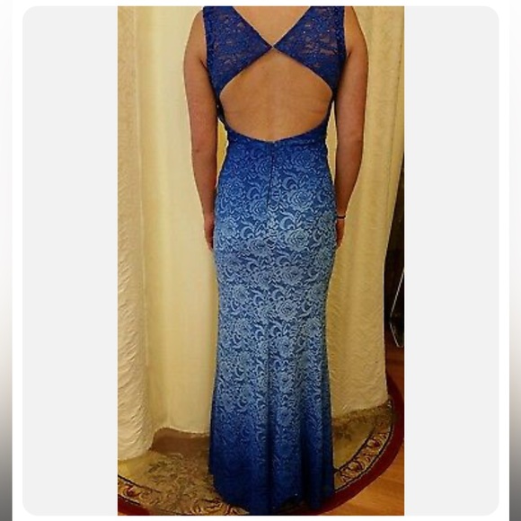 Red lace & glitter gown (5) - Picture 15 of 16